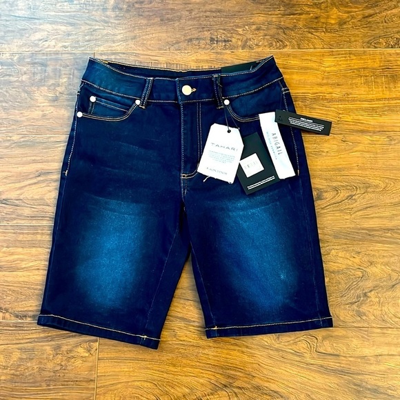 NWT Tahari Rayon Denim Abigail Mid-rise Bermuda Shorts size 6/28. - Picture 1 of 7
